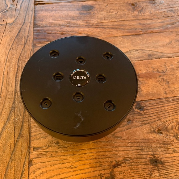 New Delta Matte Black 1.75 GPM Contemporary Showerhead - Picture 1 of 2